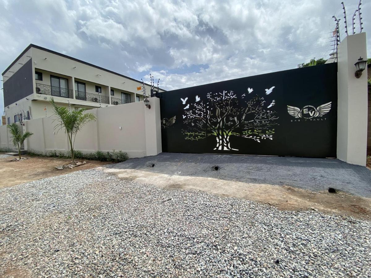 Eagle Vault Hotel Kwabenya Exterior photo