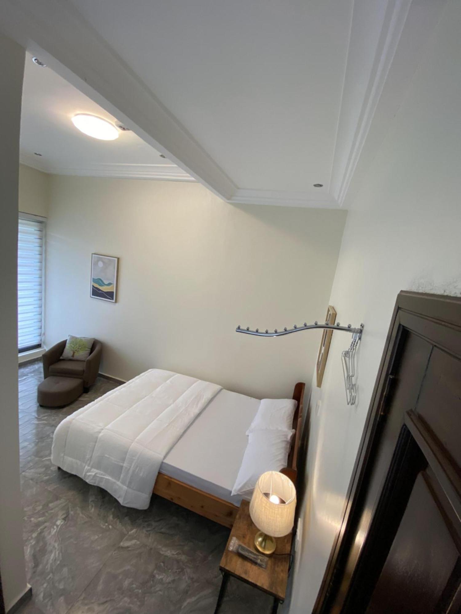 Eagle Vault Hotel Kwabenya Exterior photo